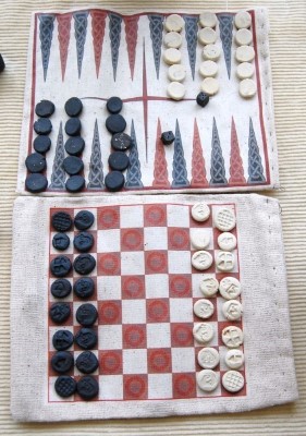 How to play Checkers: Draughts rules and jumps explained